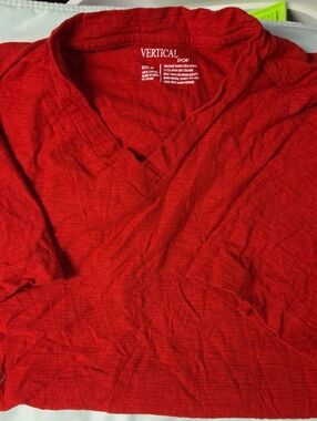 VERTICAL Sport Men’s Red V-Neck Short Sleeve Tee
